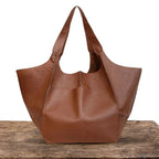 Lauras Zeitlose Eleganz | Klassische Vintage-Handtasche