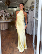 ZEYNEP | Elegantes Satin-Maxikleid mit Neckholder