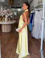 ZEYNEP | Elegantes Satin-Maxikleid mit Neckholder