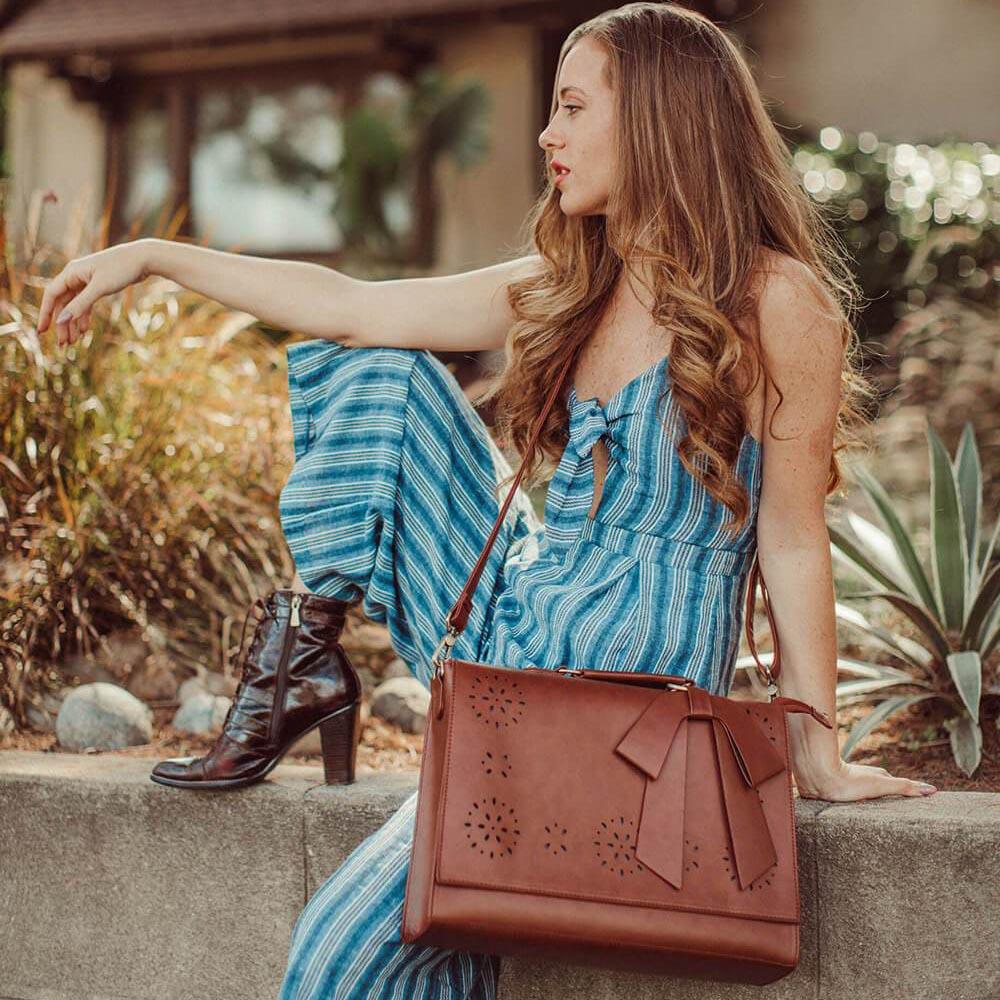Monikas Elegante Schleifenhandtasche