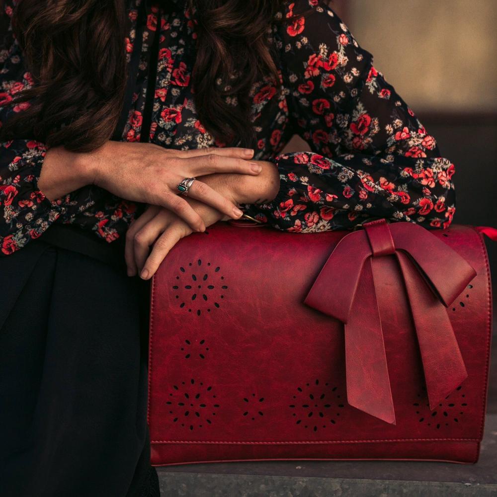 Monikas Elegante Schleifenhandtasche