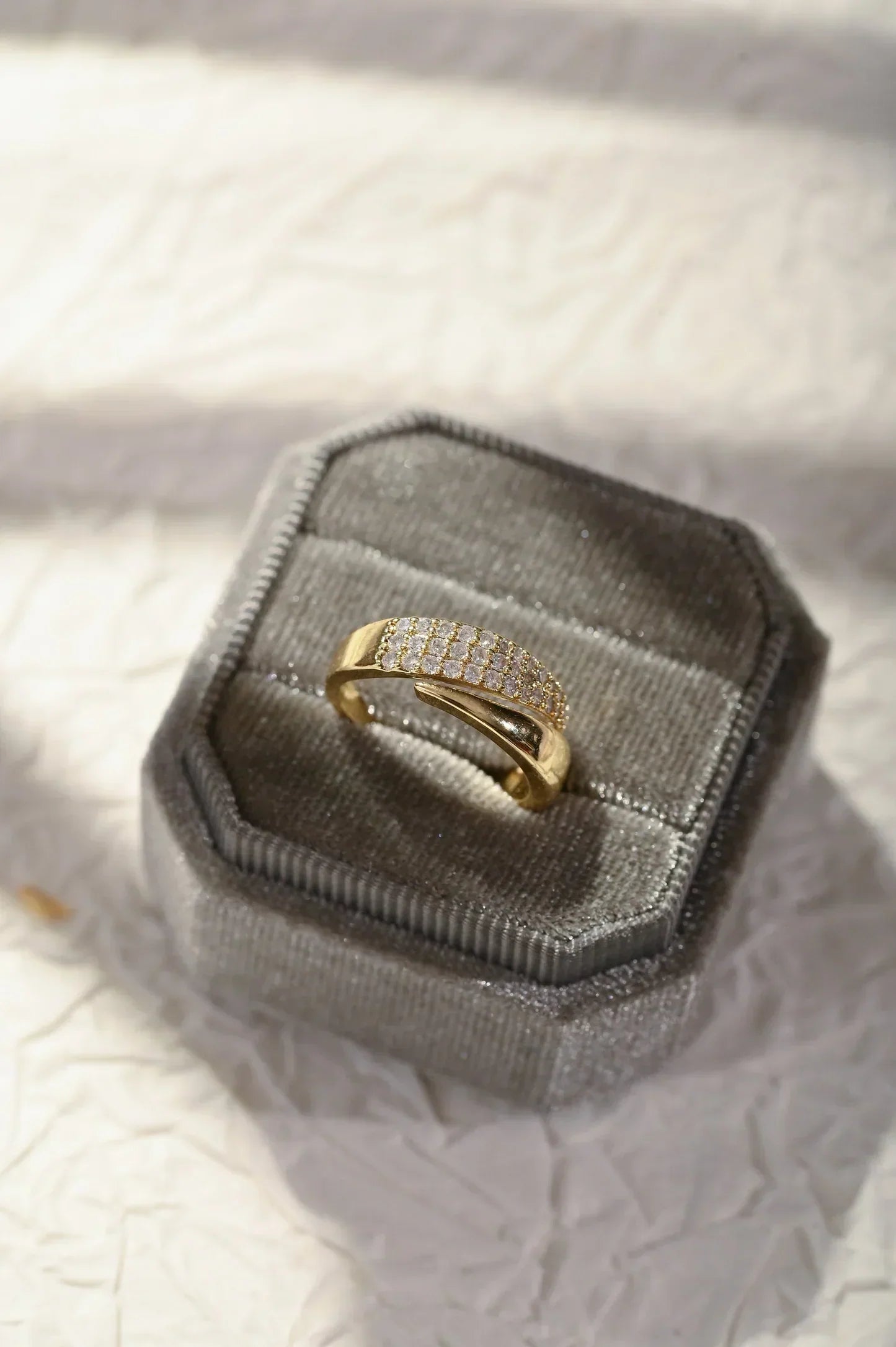 Sommerfeld | Eleganter Goldring mit funkelnden Steinen (Kaufe 1, erhalte 1 kostenlos)