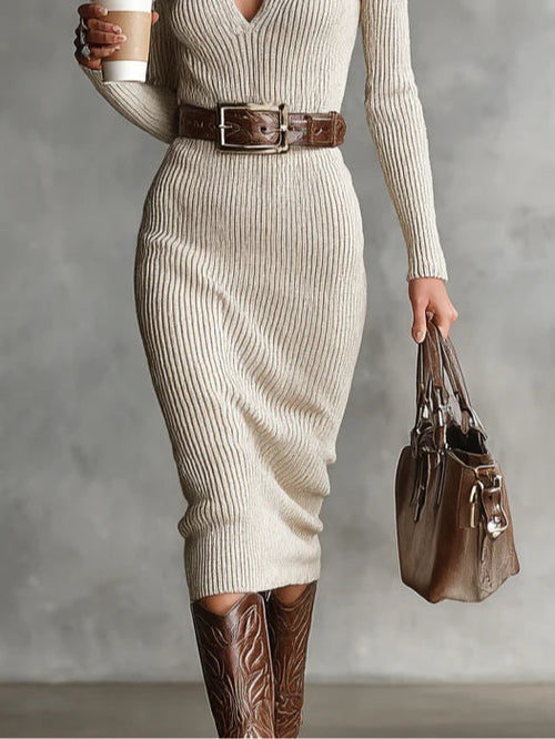 "Ayesha™ - Elegantes Rippstrickkleid" can be rewritten as "Ayesha™ - Stilvolles Rippstrickkleid".